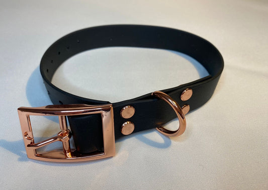 Halsband schwarz mit roségoldenen Schnallen